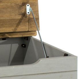 Close up of lid stay on CRG540